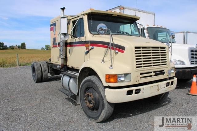 Image of International 8100 equipment image 1