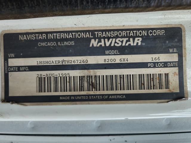 Image of International 8200 equipment image 3