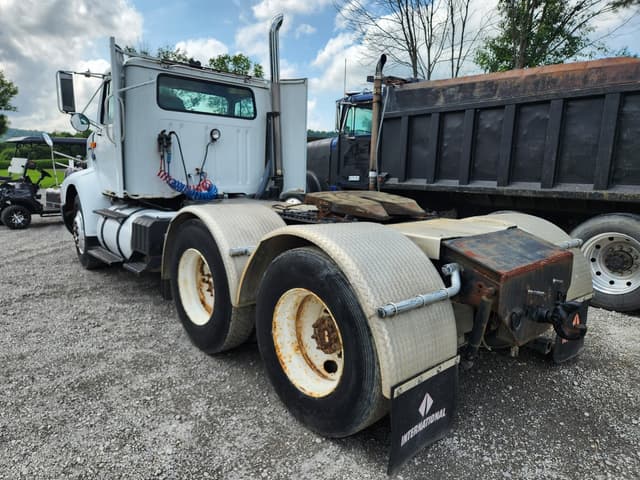 Image of International 8200 equipment image 2