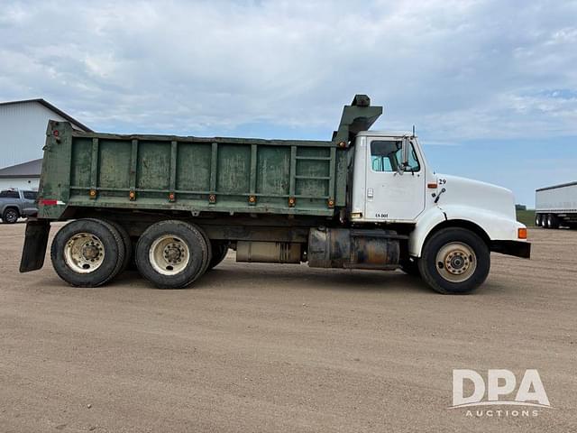 Image of International 8200 equipment image 3