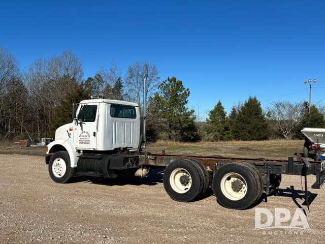 Image of International 8600 equipment image 2