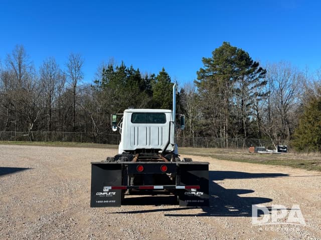 Image of International 8600 equipment image 3