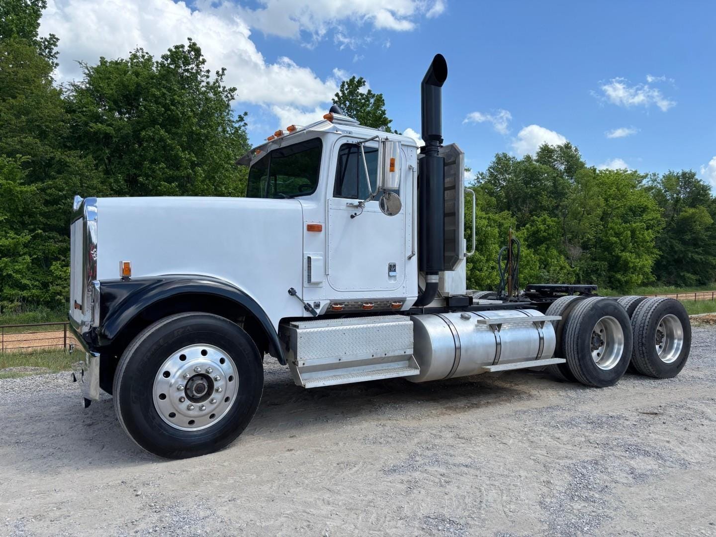 1996 International 9300 Equipment Image0