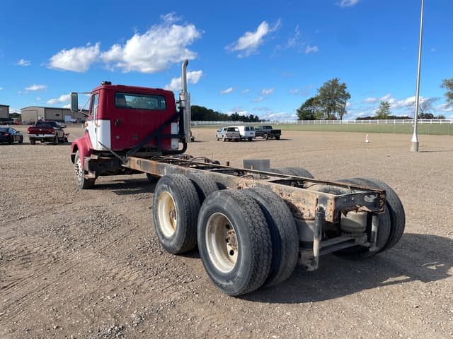 Image of International 8200 equipment image 2