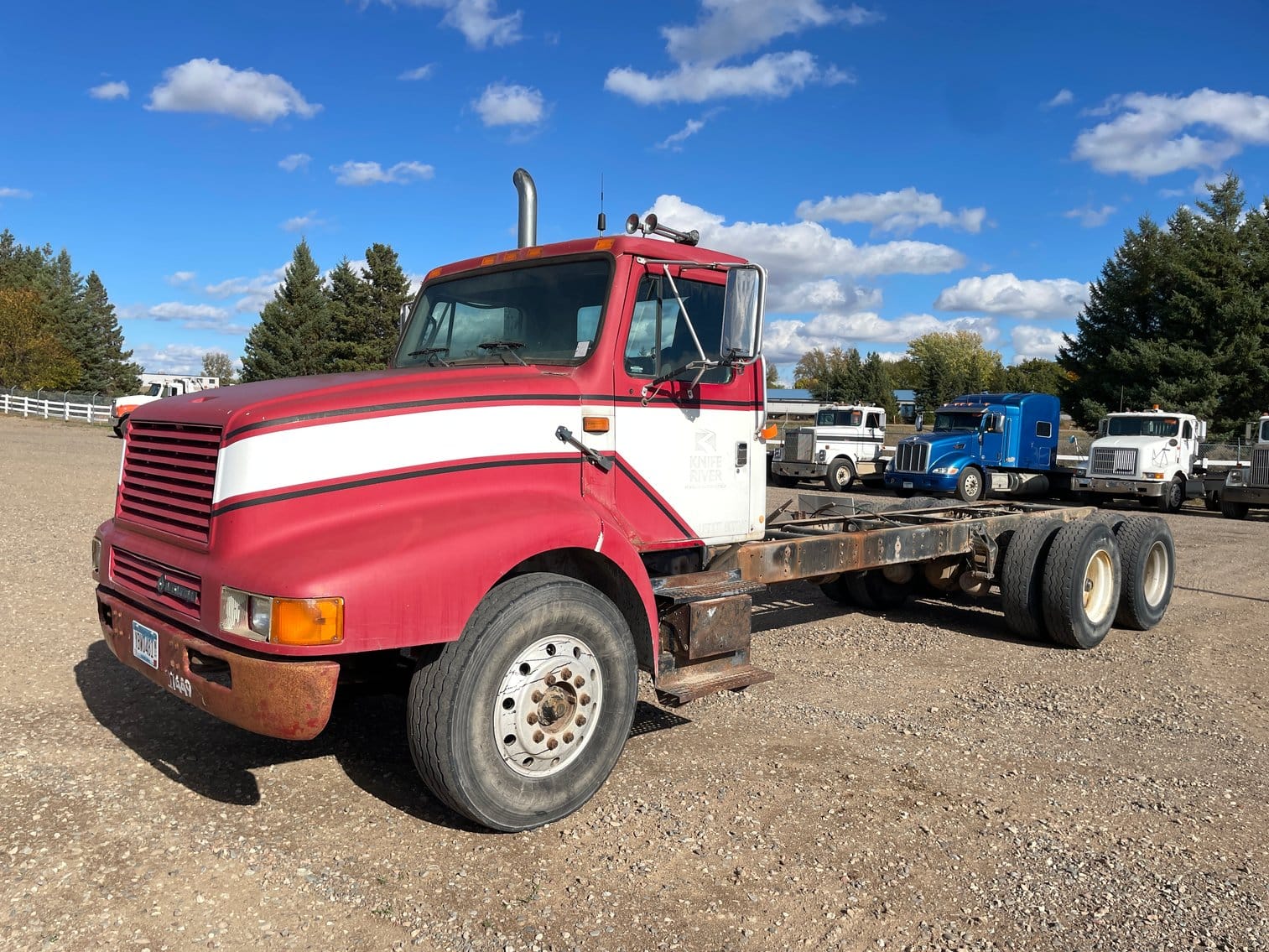 1996 International 8200 Equipment Image0