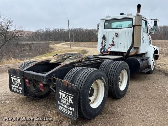 Image of International F-8200 equipment image 4