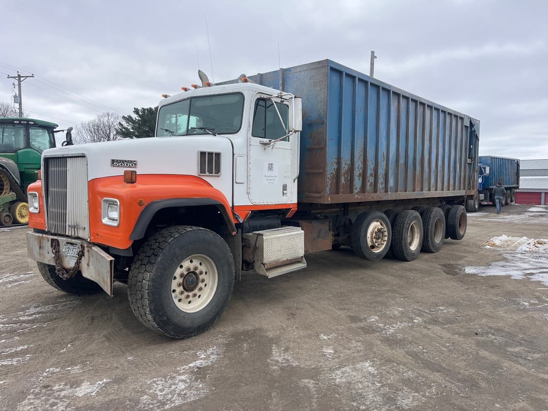 Image of International Paystar 5000 Primary image