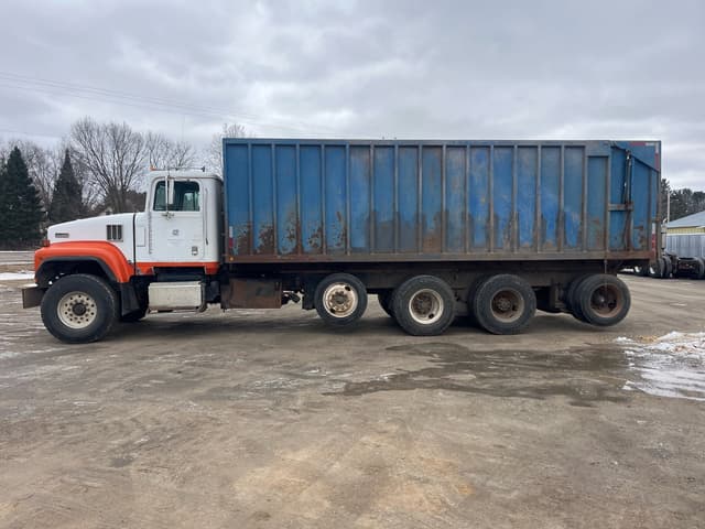 Image of International Paystar 5000 equipment image 1