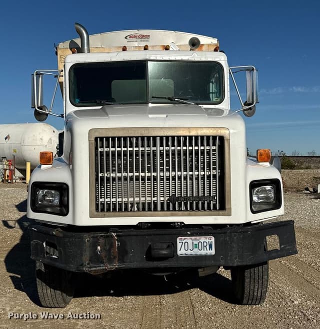 Image of International Paystar 5000 equipment image 1