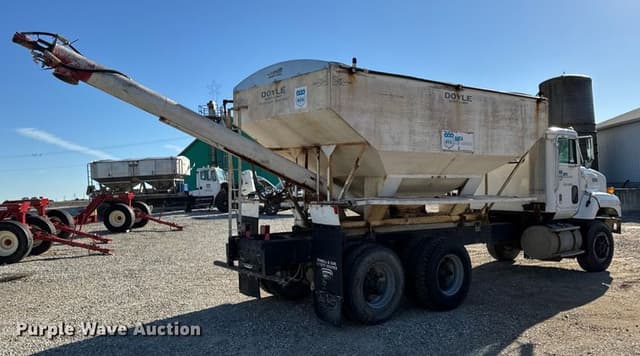 Image of International Paystar 5000 equipment image 3