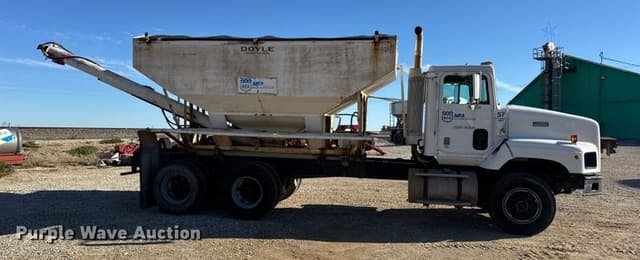 Image of International Paystar 5000 equipment image 4