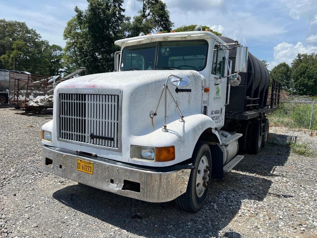 1996 International 9200 Equipment Image0