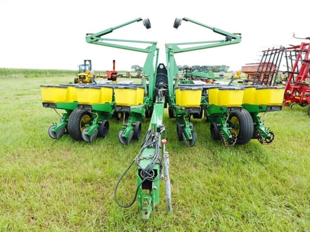 Image of John Deere 1760 Primary image