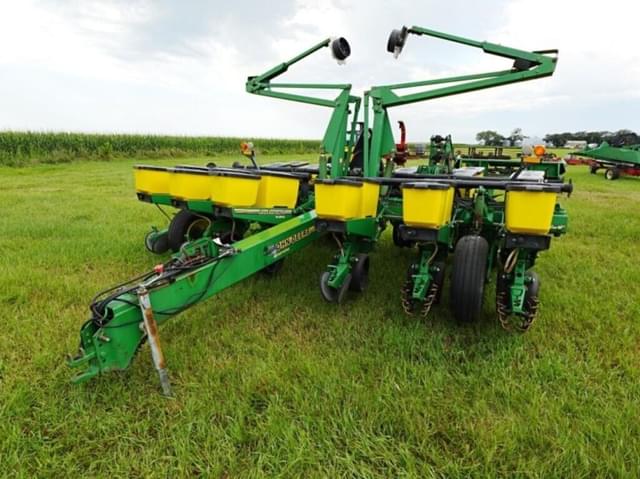 Image of John Deere 1760 equipment image 1