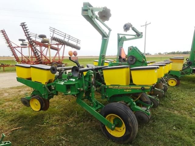 Image of John Deere 1760 equipment image 3