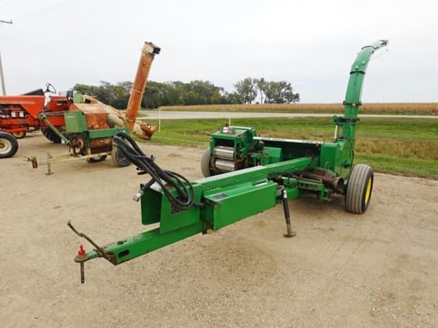 Image of John Deere 3950 equipment image 1