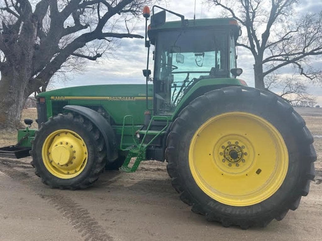 Image of John Deere 8100 Primary image