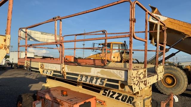 Image of JLG 33RTS equipment image 3