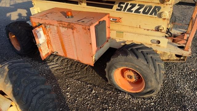 Image of JLG 33RTS equipment image 2