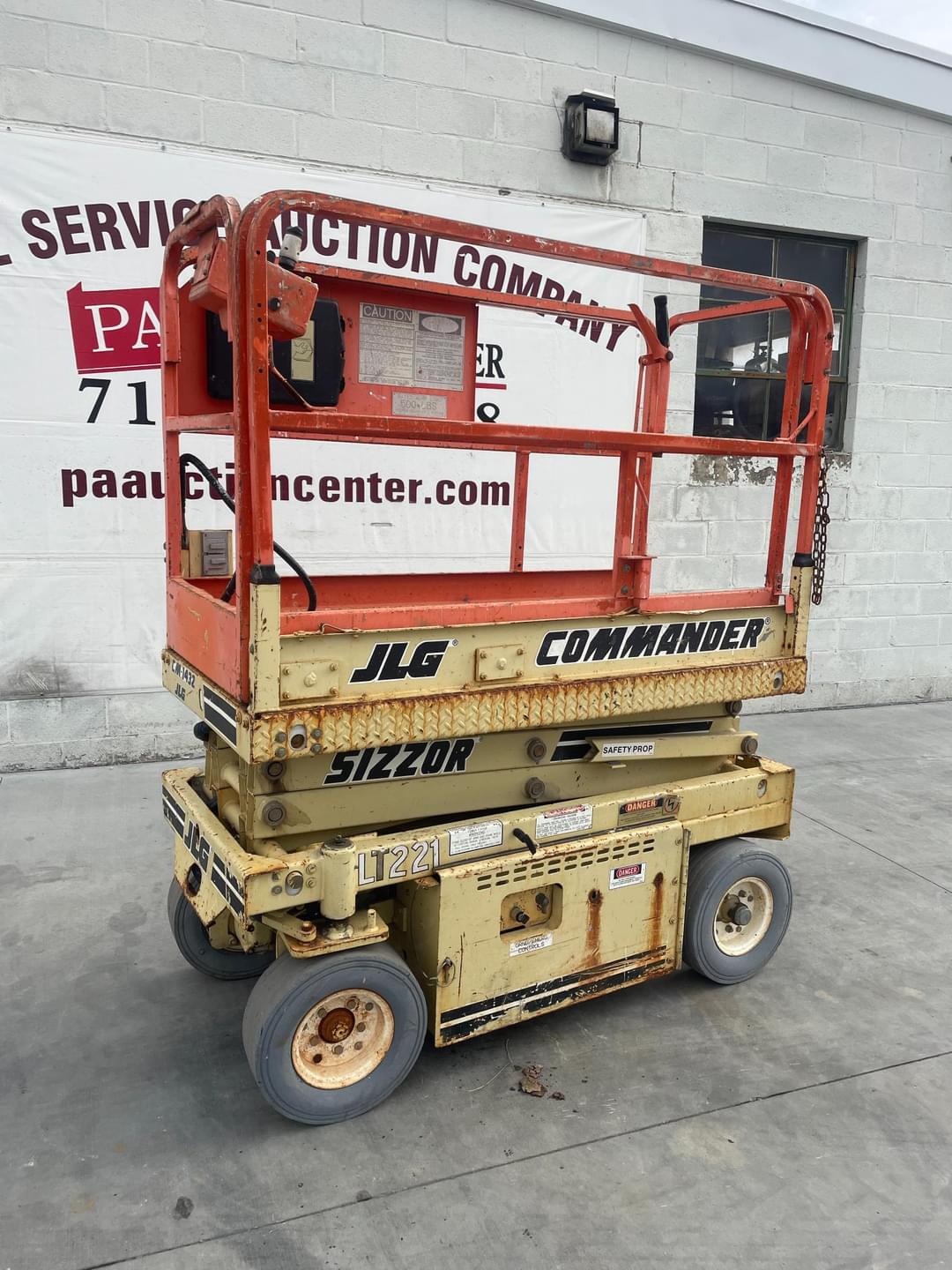 Image of JLG CM1432 Primary image