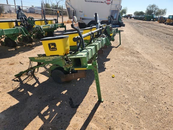 Image of John Deere 1700 equipment image 1