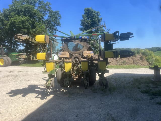 Image of John Deere 1710 equipment image 3