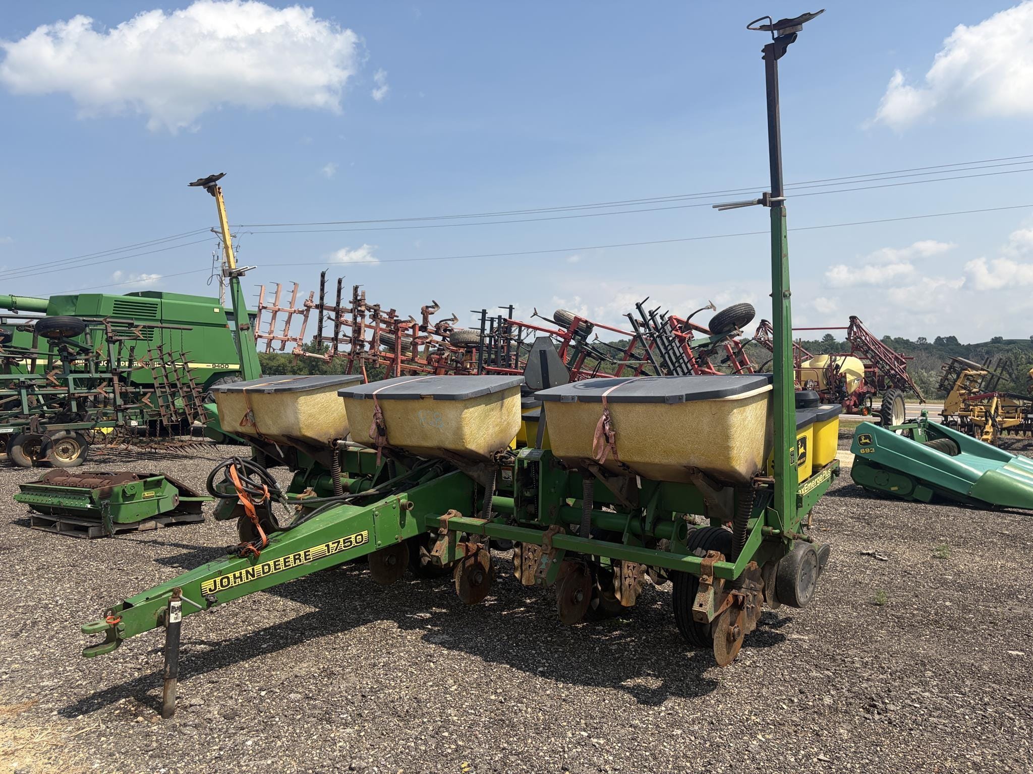 1996 John Deere 1750 Equipment Image0