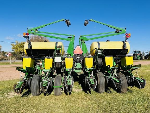 Image of John Deere 1760 equipment image 2