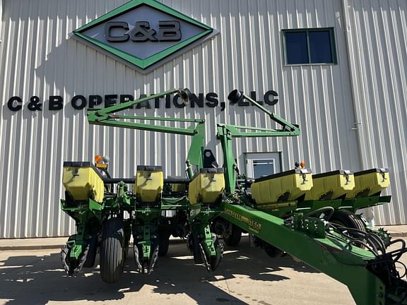 Image of John Deere 1760 Primary image