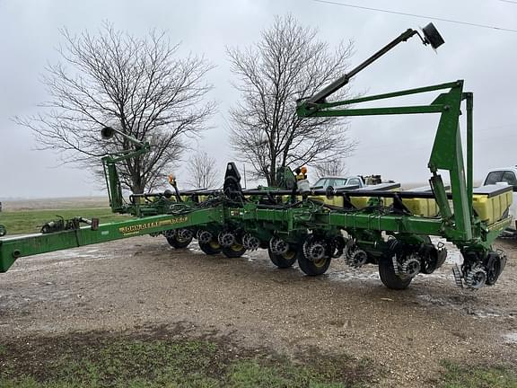 Image of John Deere 1760 equipment image 2