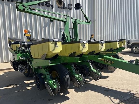 Image of John Deere 1760 equipment image 1