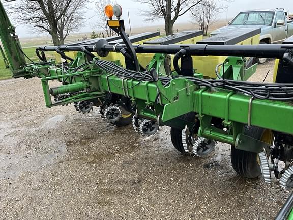 Image of John Deere 1760 equipment image 4