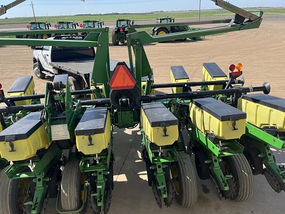 Image of John Deere 1760 equipment image 4