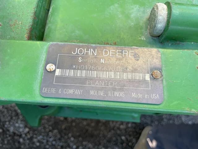Image of John Deere 1760 equipment image 1