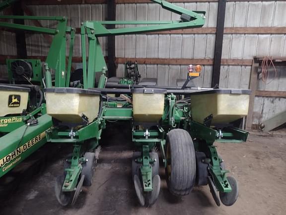 Image of John Deere 1760 Primary image