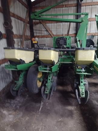 Image of John Deere 1760 equipment image 3