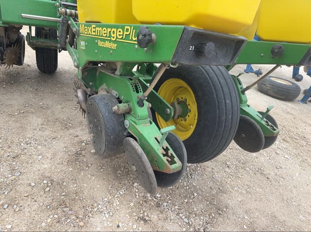 Image of John Deere 1760 equipment image 1