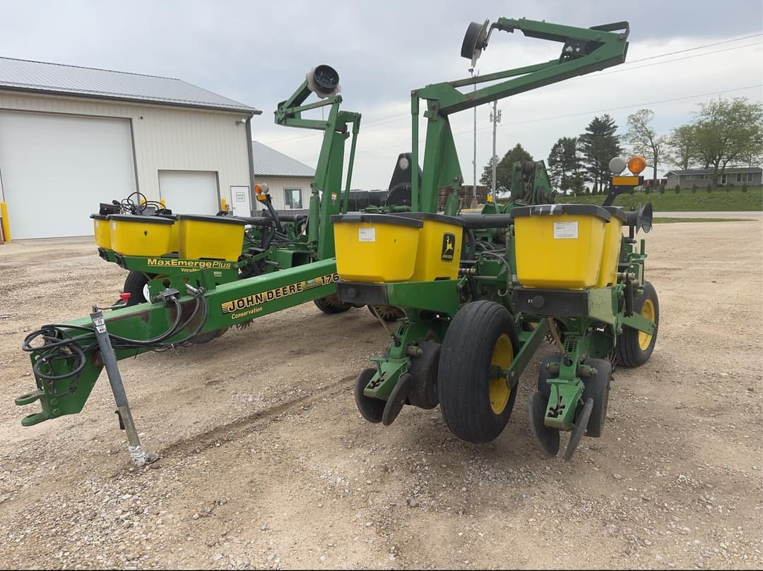 Image of John Deere 1760 Primary image