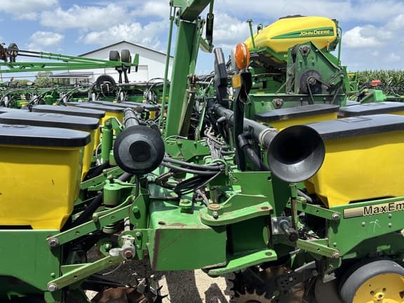 Image of John Deere 1760 equipment image 2