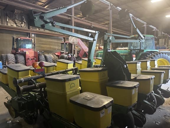 Image of John Deere 1760 equipment image 2