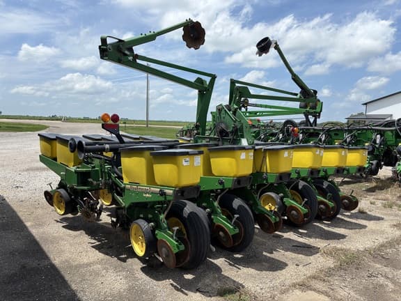 Image of John Deere 1760 equipment image 4