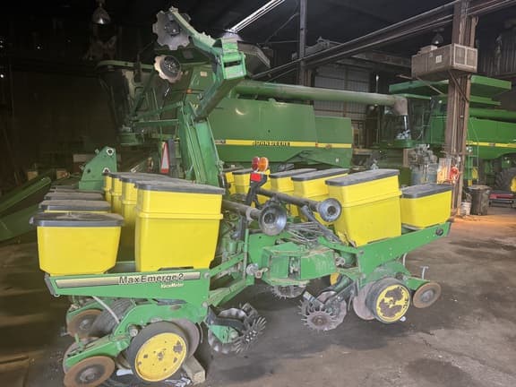 Image of John Deere 1760 equipment image 1