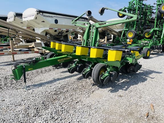 Image of John Deere 1760 equipment image 2