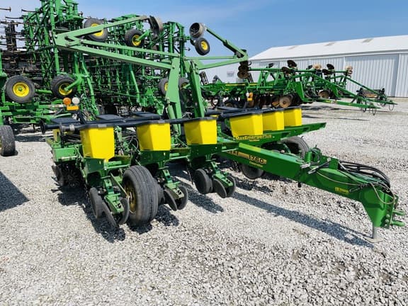 Image of John Deere 1760 equipment image 1