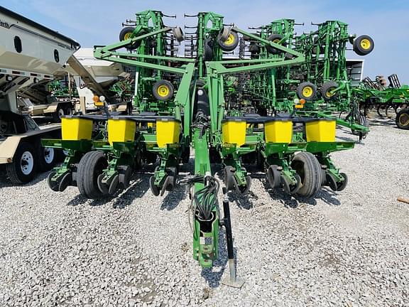 Image of John Deere 1760 equipment image 2
