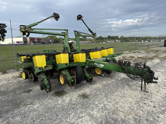 Image of John Deere 1760 Primary image