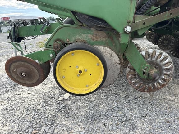 Image of John Deere 1760 equipment image 3