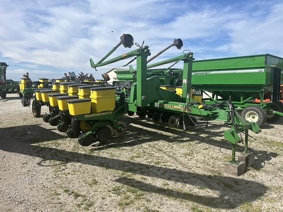 Image of John Deere 1770 equipment image 1