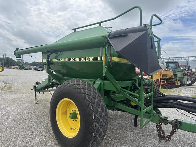 Image of John Deere 1850 equipment image 3