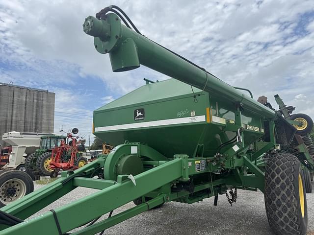Image of John Deere 1850 equipment image 1